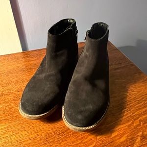 Clarks “collection” black booties